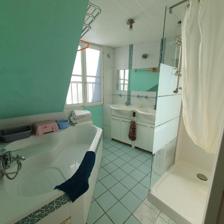Appartement 5 chambres au dernier étage - Appartement - 33
