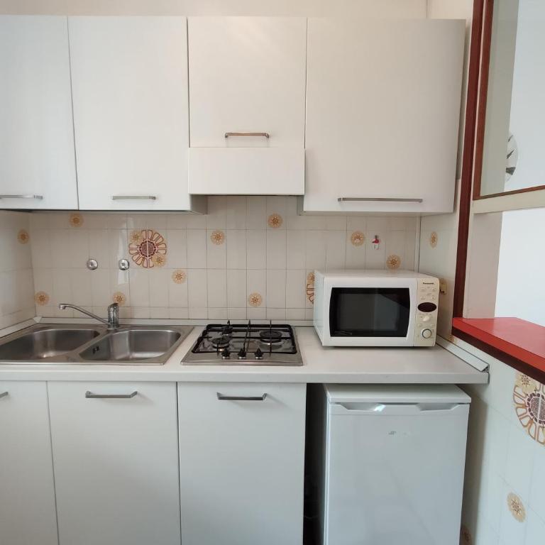 Milano - Appartamento con 2 Camere da Letto, Terrazza e Vista Mare - 5