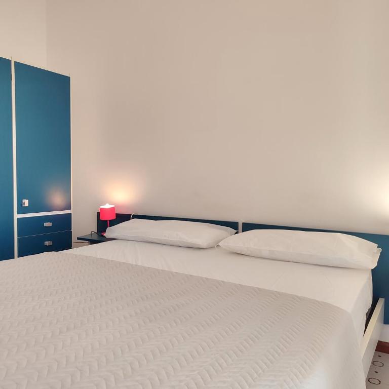 Milano - Appartamento con 2 Camere da Letto, Terrazza e Vista Mare - 2