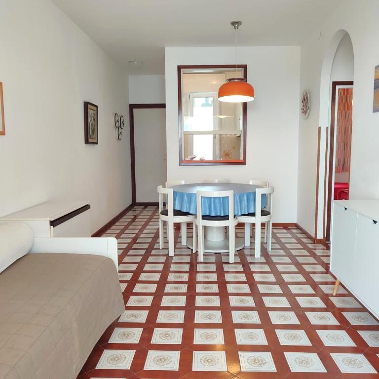 Milano - Appartamento con 2 Camere da Letto, Terrazza e Vista Mare - 4