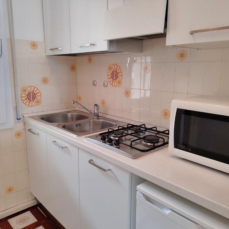 Milano - Appartamento con 2 Camere da Letto, Terrazza e Vista Mare - 16