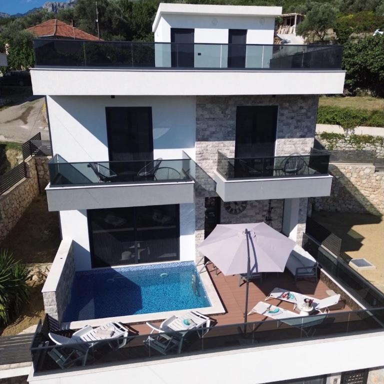 Villa Nova Bar - Three-Bedroom Villa - 1