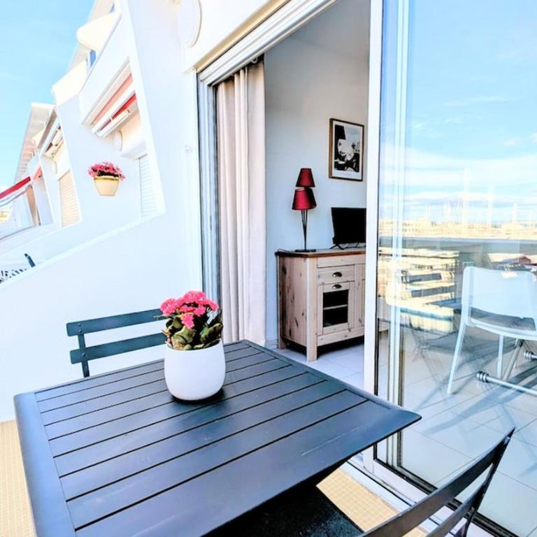 "L'Escale Port" Studio climatisé avec belle vue port - One-Bedroom Apartment - 21