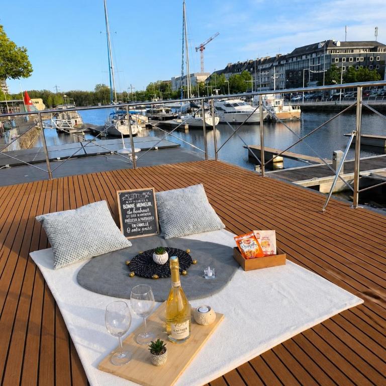 L'Oasis Caennais, péniche sur le port - Casa Mobile - 11