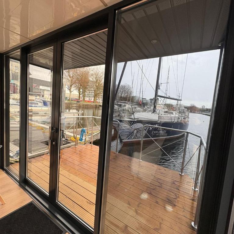 L'Oasis Caennais, péniche sur le port - Casa Mobile - 15