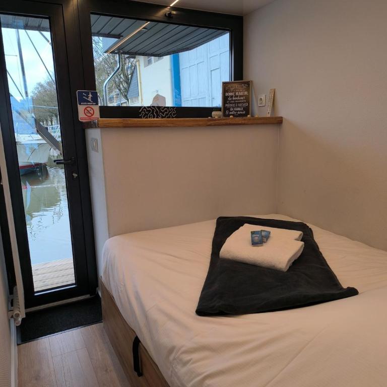 L'Oasis Caennais, péniche sur le port - Casa Mobile - 17