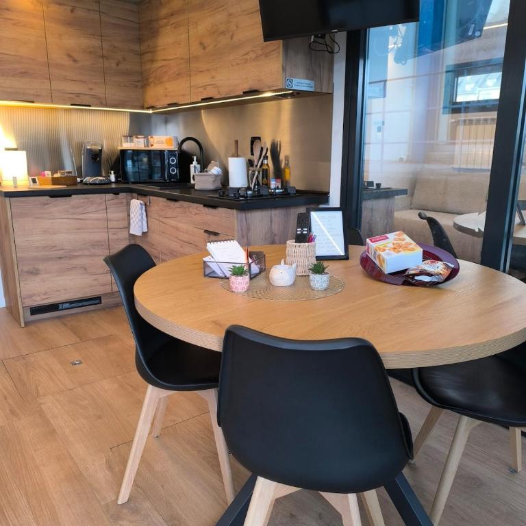 L'Oasis Caennais, péniche sur le port - Casa Mobile - 19