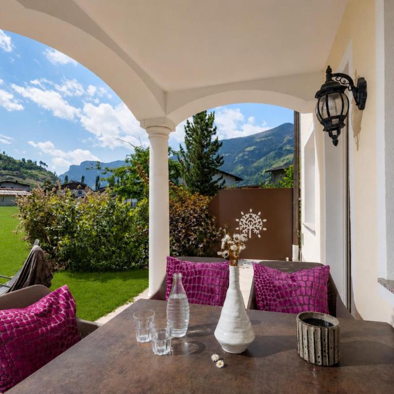 Alpenresidenz-Sonnwend - Wellness Apartments nahe Zillertal Arena - Apartment mit 2 Schlafzimmern und Bergblick - 1