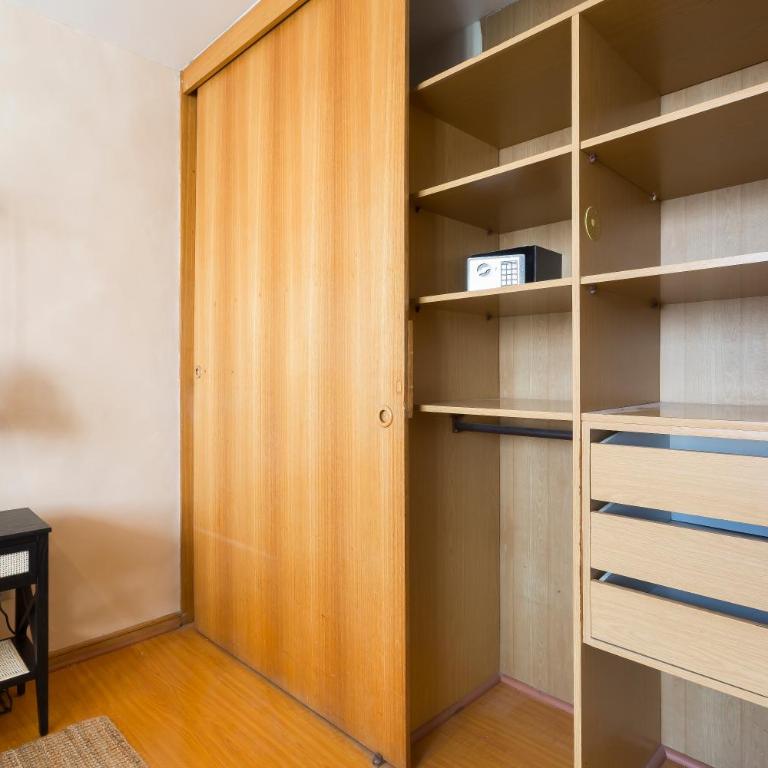 Amplio depto Familiar con aire acondicionado, frente al Parque Arauco - Apartment - 28