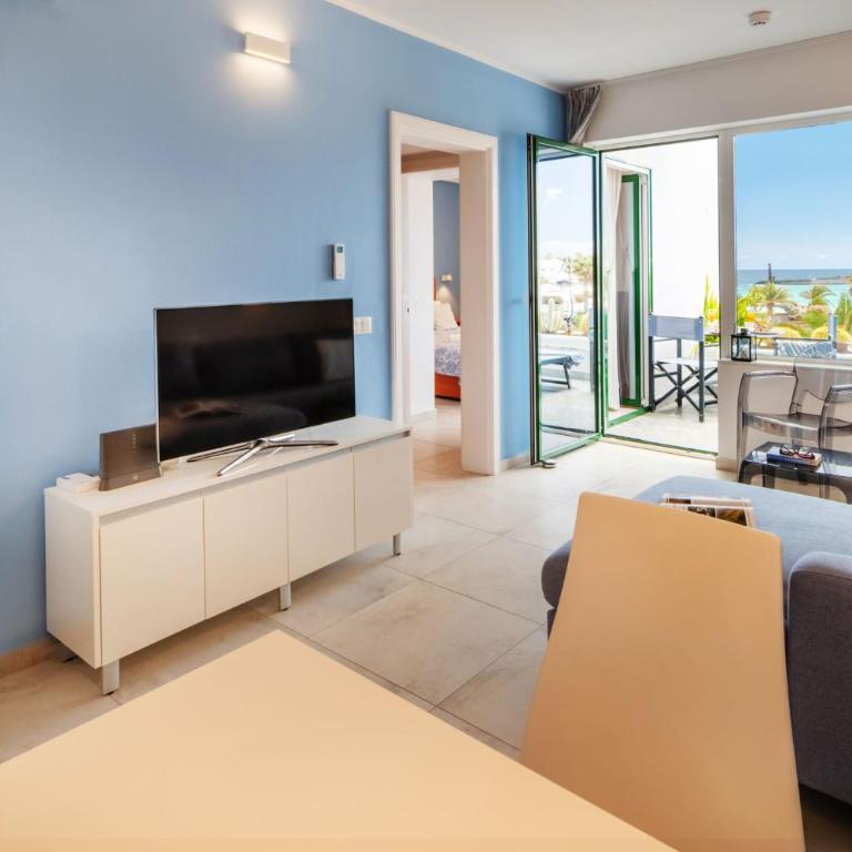 House of the Horizon Playa Las Cucharas VV penthouse with sea & pool view AIRCON - Apartment mit 2 Schlafzimmern, einem Balkon und Meerblick - 3