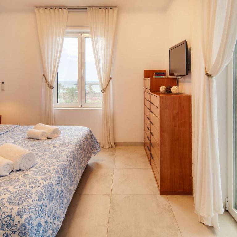 House of the Horizon Playa Las Cucharas VV penthouse with sea & pool view AIRCON - Apartment mit 2 Schlafzimmern, einem Balkon und Meerblick - 16