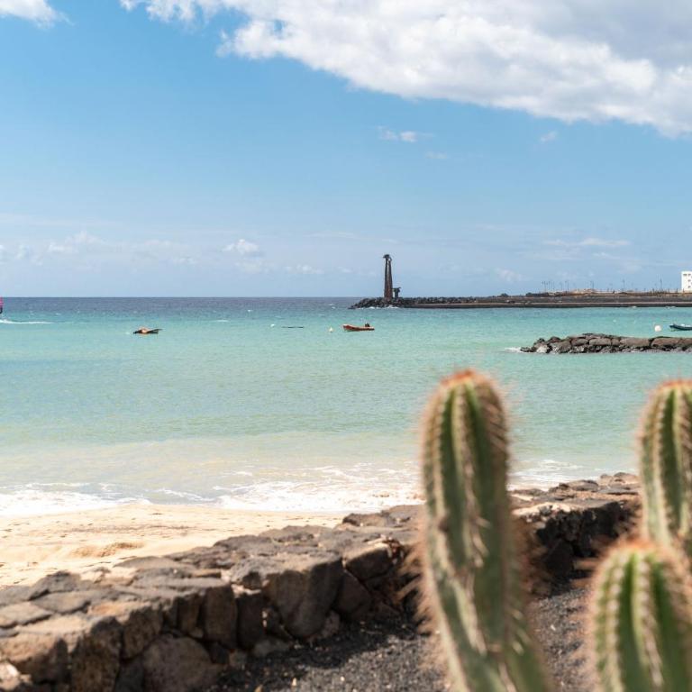House of the Horizon Playa Las Cucharas VV penthouse with sea & pool view AIRCON - Apartment mit 2 Schlafzimmern, einem Balkon und Meerblick - 7