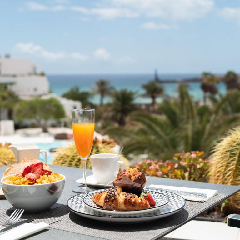 House of the Horizon Playa Las Cucharas VV penthouse with sea & pool view AIRCON - Apartment mit 2 Schlafzimmern, einem Balkon und Meerblick - 10