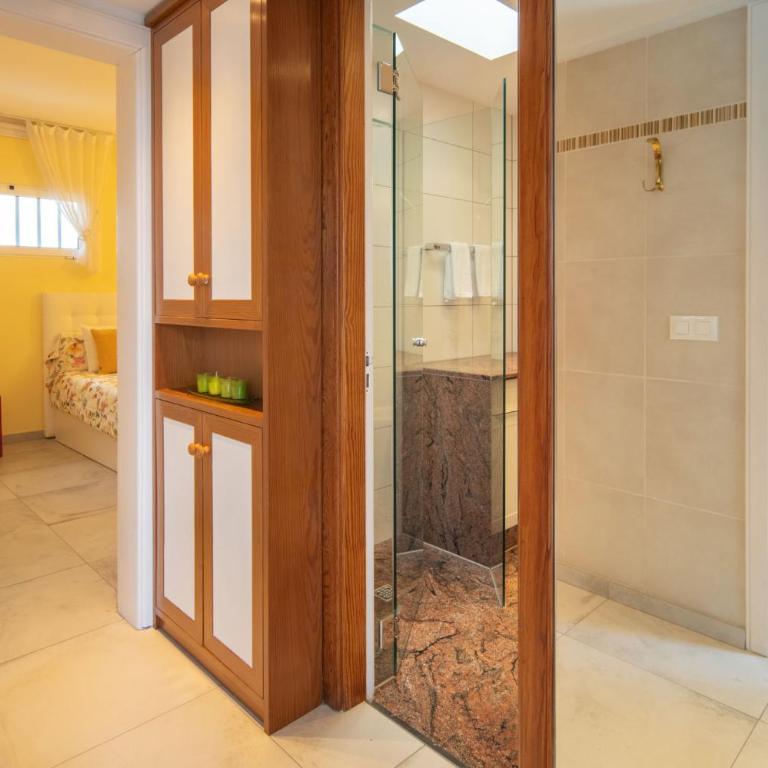 House of the Horizon Playa Las Cucharas VV penthouse with sea & pool view AIRCON - Apartment mit 2 Schlafzimmern, einem Balkon und Meerblick - 17