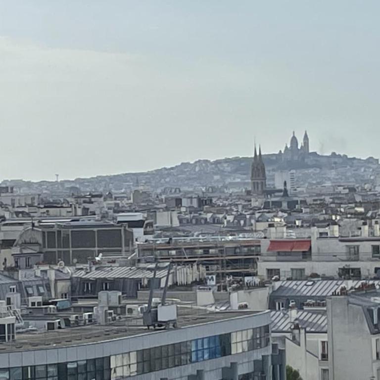Superbe 2 pièces vue panoramique sur Paris au pied du metro - Appartement 2 Chambres - 10