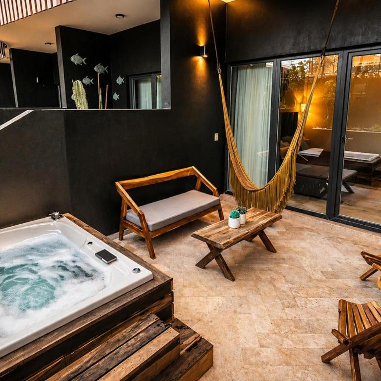 Jungle Guardian - Rooftop Pool & Beach Club - One-Bedroom Deluxe Apartment with Private Hot Jacuzzi - 1