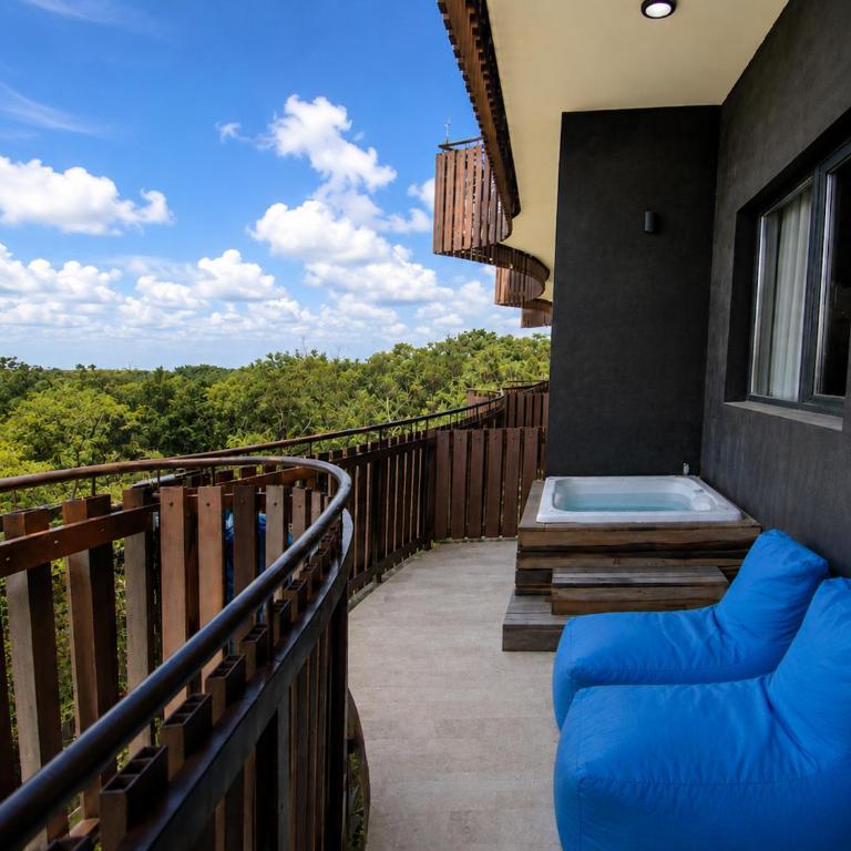 Jungle Guardian - Rooftop Pool & Beach Club - Two-Bedroom Deluxe Apartment with Private Jacuzzi - 3