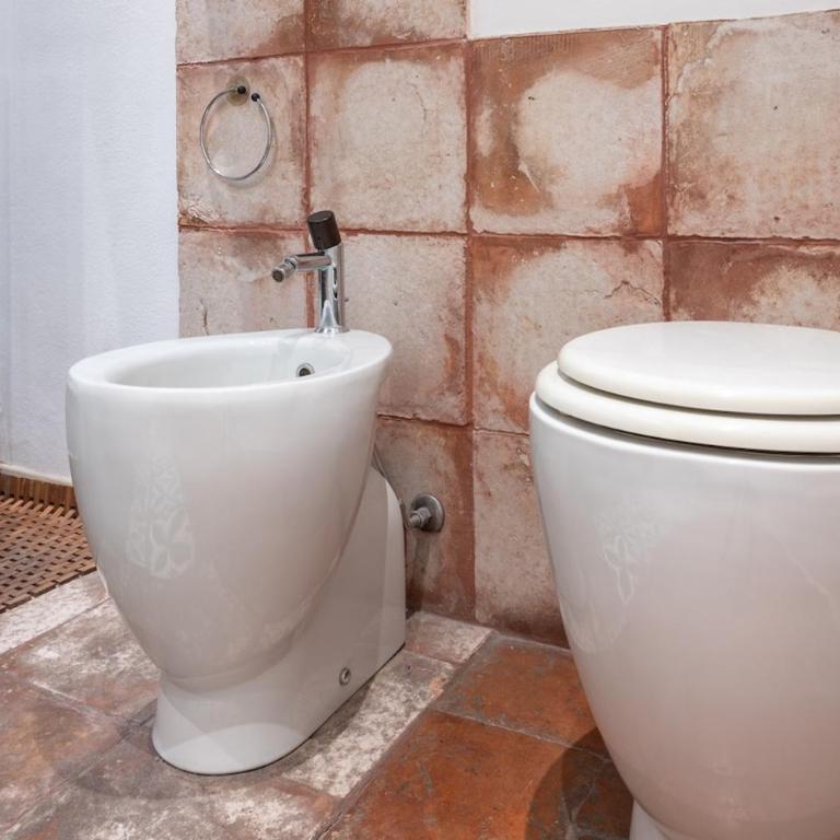 -Centro-Piazza Castello- Luxury Suite for 4 with Wi-Fi - Appartamento con 1 Camera da Letto - 5