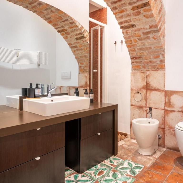 -Centro-Piazza Castello- Luxury Suite for 4 with Wi-Fi - Appartamento con 1 Camera da Letto - 6