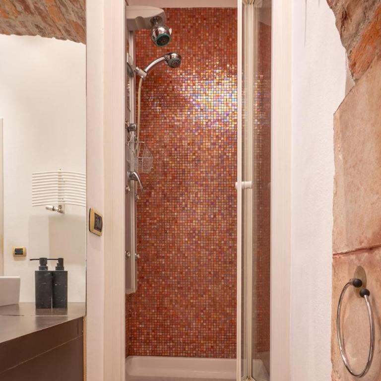 -Centro-Piazza Castello- Luxury Suite for 4 with Wi-Fi - Appartamento con 1 Camera da Letto - 8