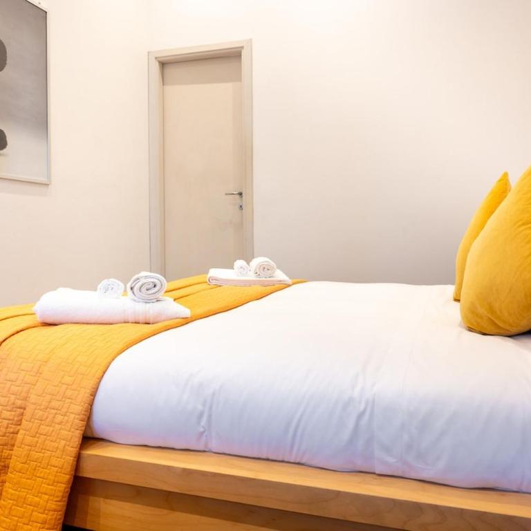 -Centro-Piazza Castello- Luxury Suite for 4 with Wi-Fi - Appartamento con 1 Camera da Letto - 9