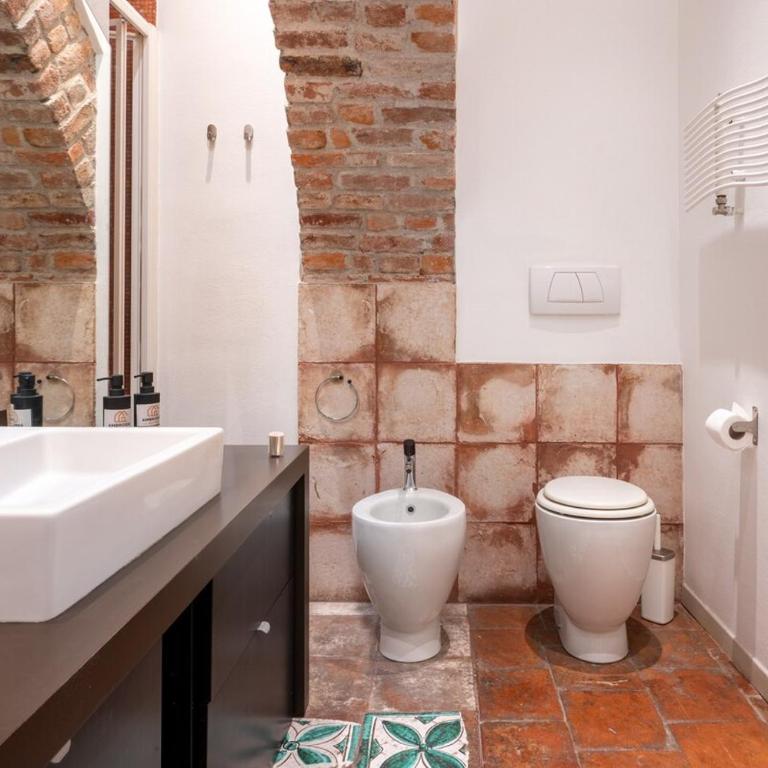 -Centro-Piazza Castello- Luxury Suite for 4 with Wi-Fi - Appartamento con 1 Camera da Letto - 12