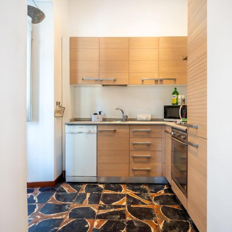 -Centro-Piazza Castello- Luxury Suite for 4 with Wi-Fi - Appartamento con 1 Camera da Letto - 36