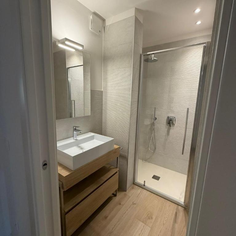 Amis Suite - Two-Bedroom Apartment - 9