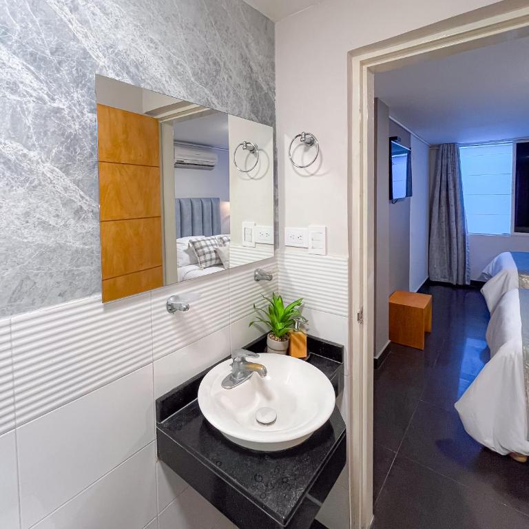 Hotel Centro - Standard Quadruple Room - 4