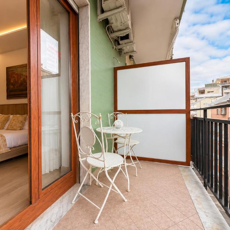 Domus Matronae - Camera Matrimoniale Deluxe con Balcone - 8