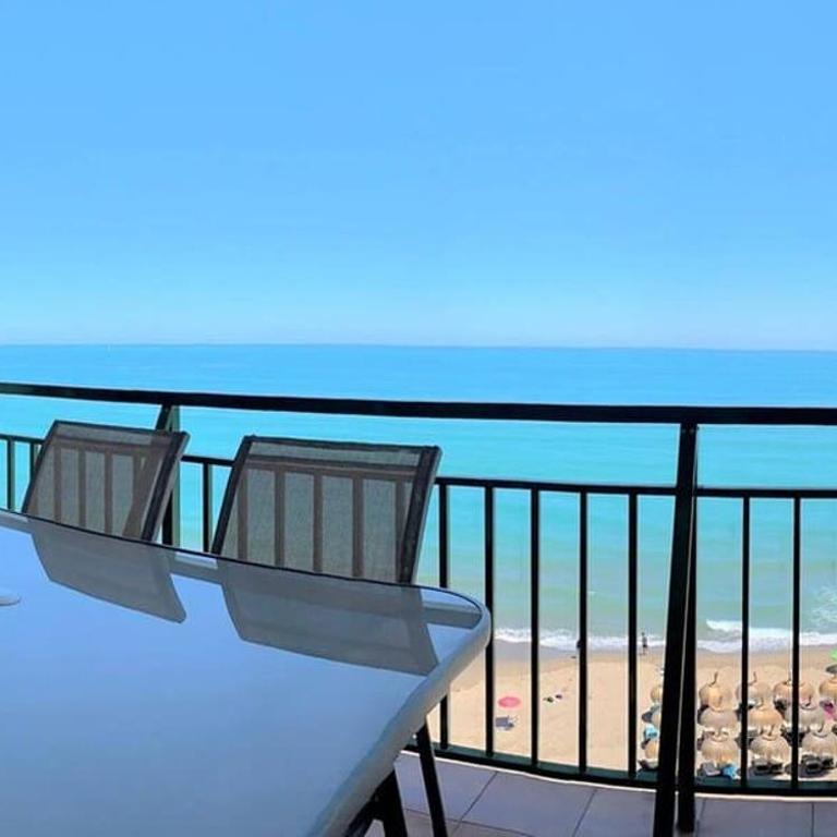 Beachfront 2 Bed Balcony & Sea Views - Apartamento - 8
