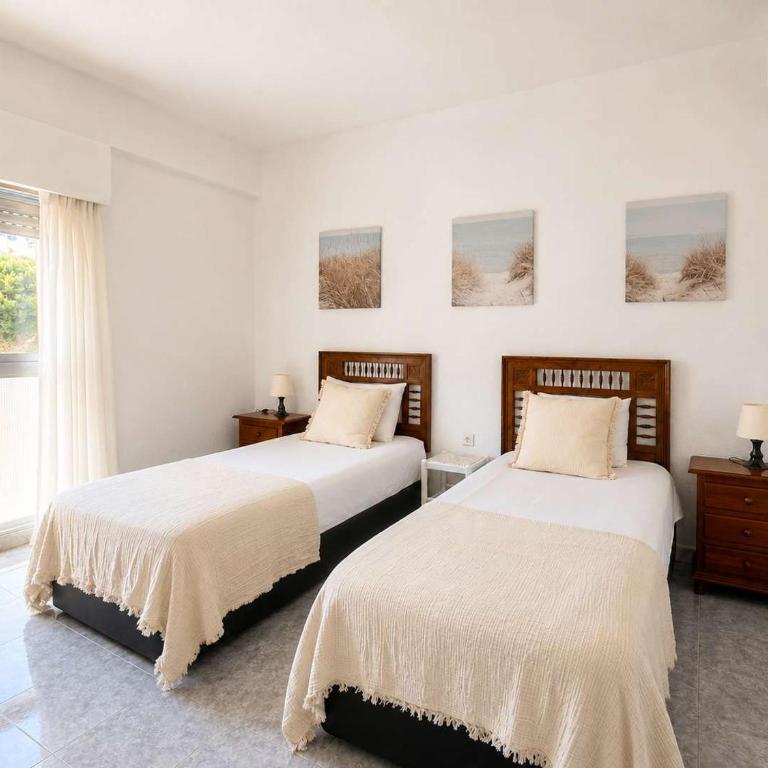 Beachfront 2 Bed Balcony & Sea Views - Apartamento - 14