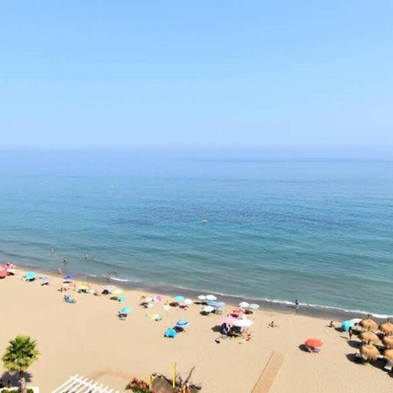 Beachfront 2 Bed Balcony & Sea Views - Apartamento - 18