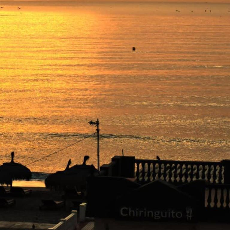 Beachfront 2 Bed Balcony & Sea Views - Apartamento - 22