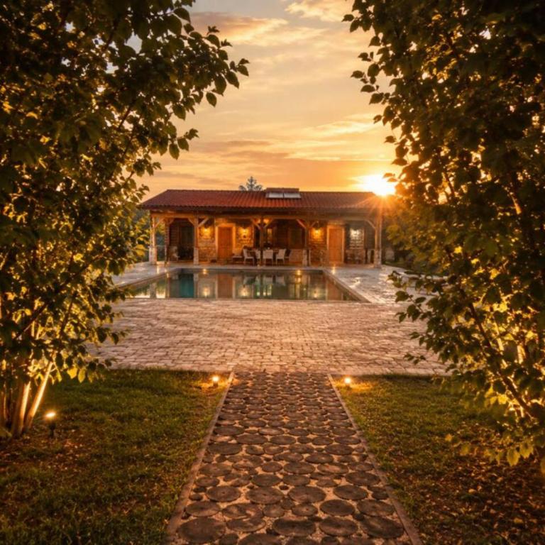 Private Pool Villa, Olive Grove & Big Yard - Vila sa 3 Spavaće Sobe - 1