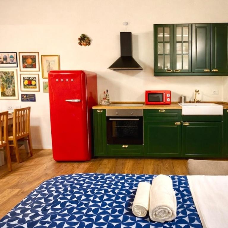 Duomo 10 Min Metro Vintage Italian Apartment - Appartamento con 2 Camere da Letto - 52