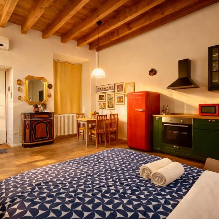 Duomo 10 Min Metro Vintage Italian Apartment - Appartamento con 2 Camere da Letto - 51