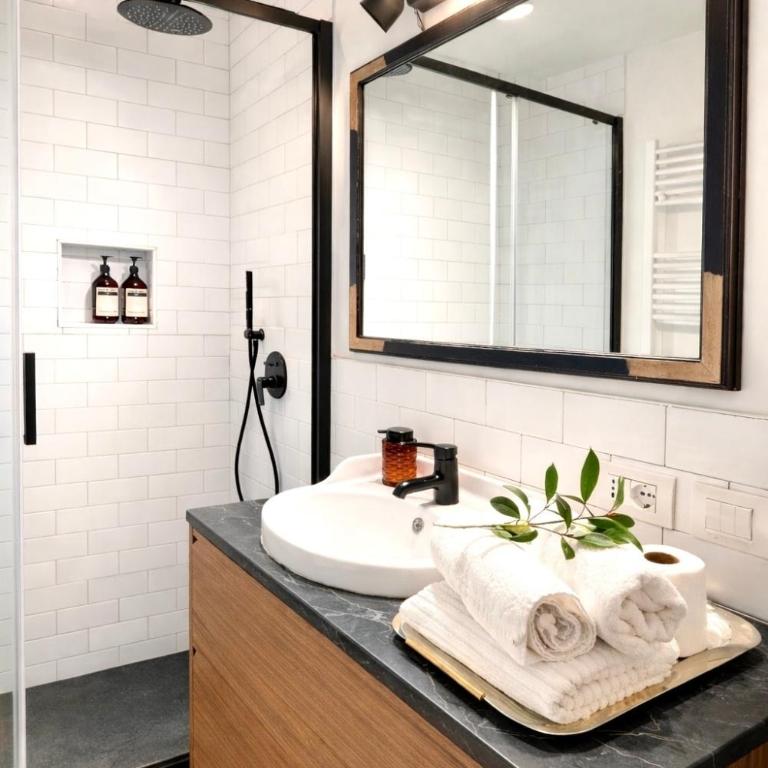 Duomo 10 Min Metro Vintage Italian Apartment - Appartamento con 2 Camere da Letto - 11