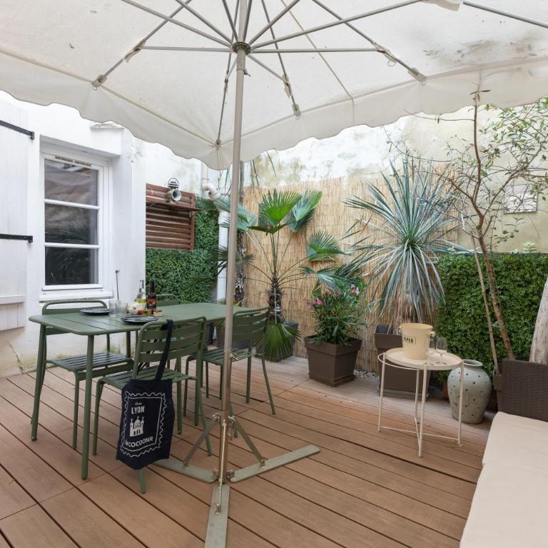 Le Patio - Ancien atelier de soyeux avec terrasse - Apartment - 1