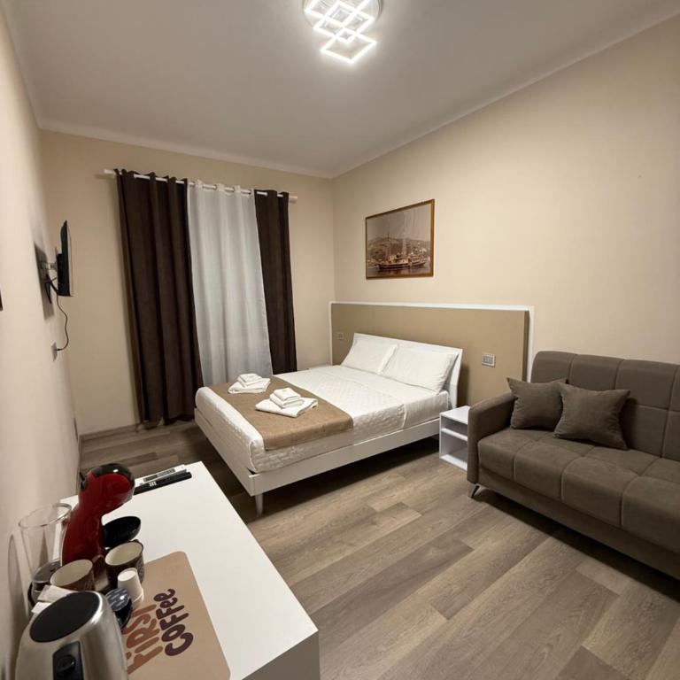 Neni's Rooms - Deluxe Room (2 Adults + 1 Child) - 16