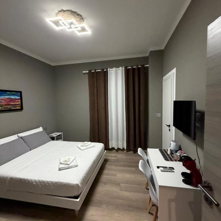 Neni's Rooms - Double Room with Balcony - 17