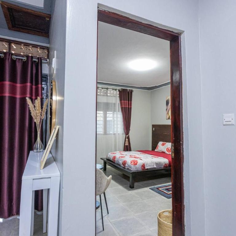 The Den Soroti Red White - Apartamento - 3