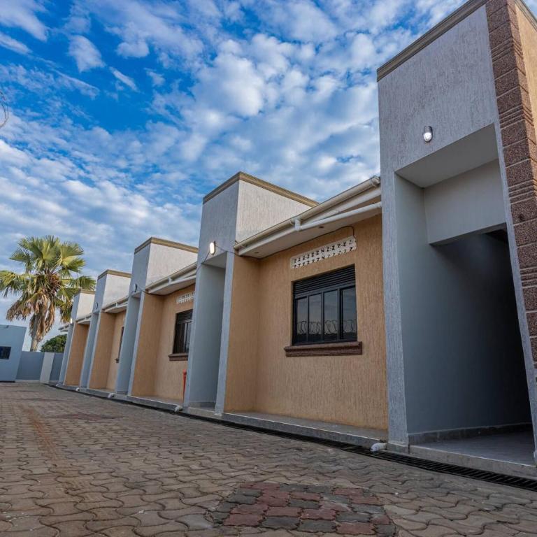 The Den Soroti Red White - Apartamento - 10