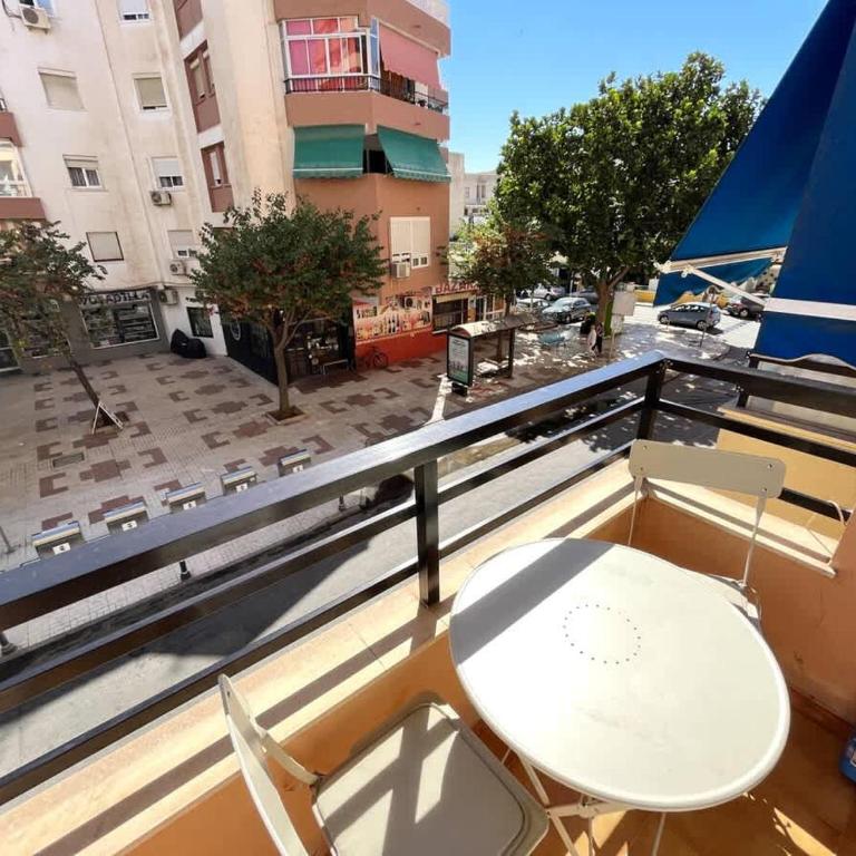 Cozy Studio Walk to Beach & Train - Apartamento - 4