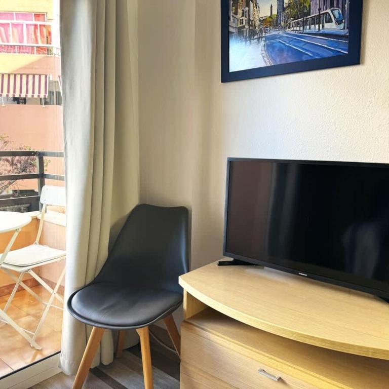 Cozy Studio Walk to Beach & Train - Apartamento - 5