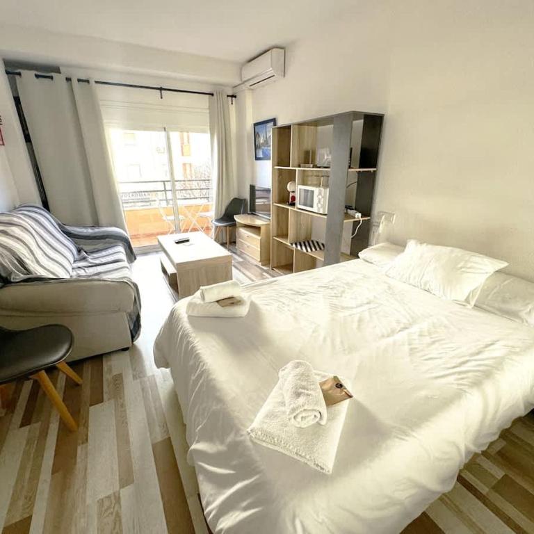 Cozy Studio Walk to Beach & Train - Apartamento - 8