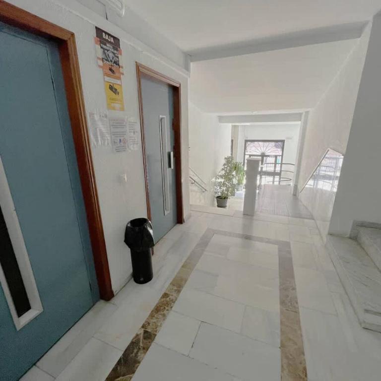 Cozy Studio Walk to Beach & Train - Apartamento - 14