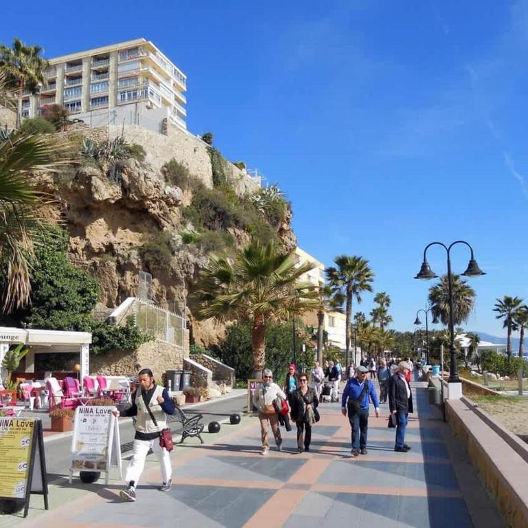 Cozy Studio Walk to Beach & Train - Apartamento - 21