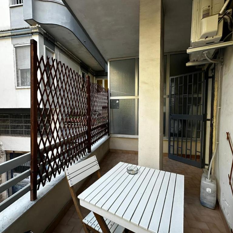 Di Vaio's Apartments adiacente metro policlinico - Camera Matrimoniale Economy - 9