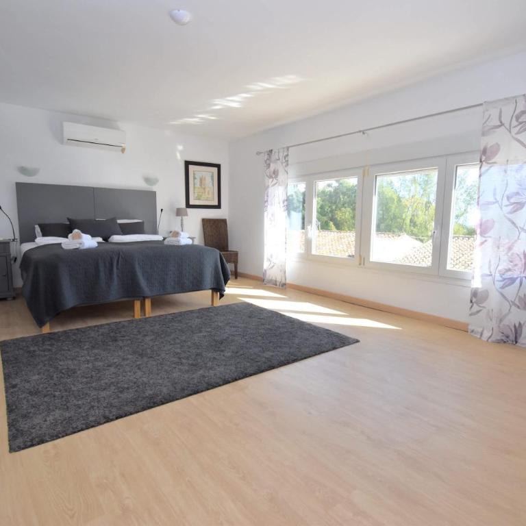 Spacious Family Villa & Studio Pool Walk to Beach - Apartamento - 26